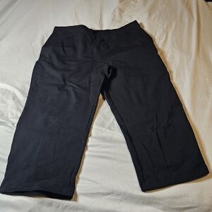 Susan Graver Black Capris Size LG
